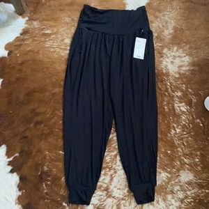 INCREDIBLY COMFORTABLE!!! Athleta black studio jogger in Large
